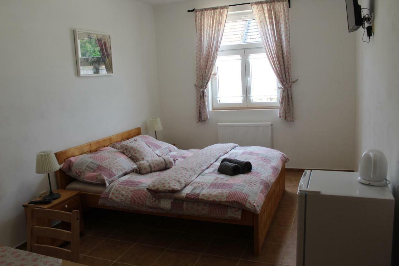 Ubytovani Ve Stodole Stráž nad Nežárkou Buitenkant foto